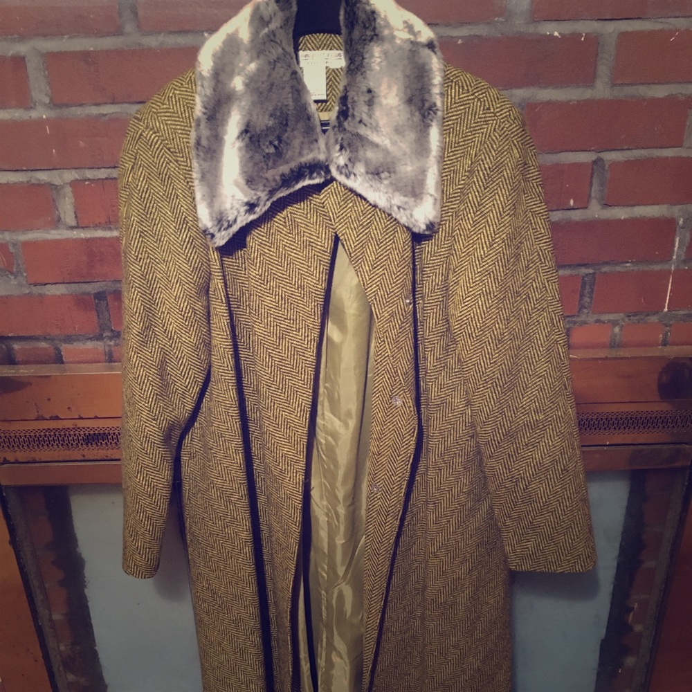 Tweed coat with fake fur collar